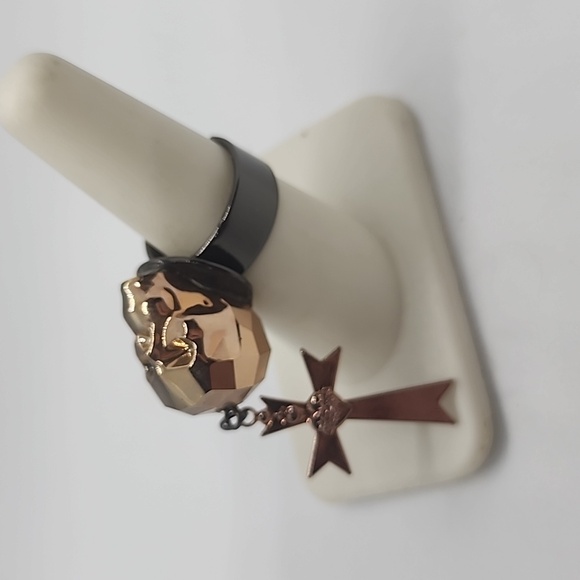 GASOLINE GLAMOUR SWAROVSKI CRYSTAL SKULL CHARM RING - Picture 6 of 7